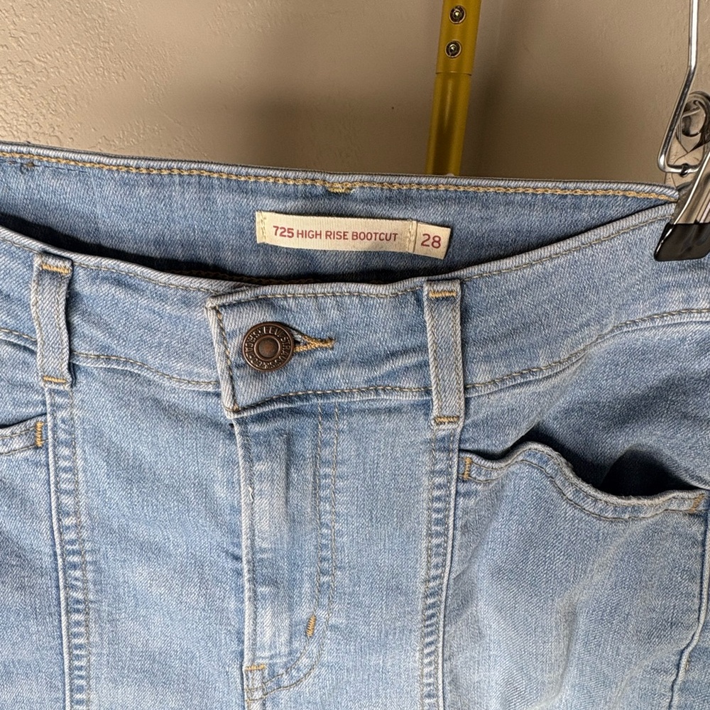 Levi's High Rise Bootcut Jeans - Picture 3 of 9